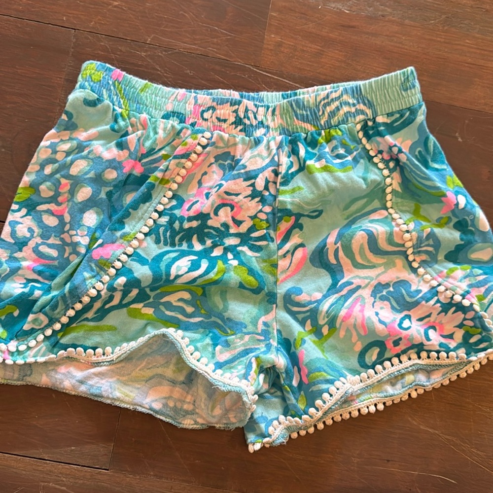 Lilly Pulitzer  pom-pom shorts size medium